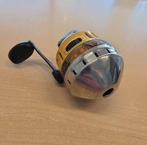 Vintage Zebco Splash Yellow/Orange Spincast Fishing Reel